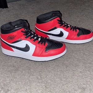 Air Jordan 1 Chicago Black Toe